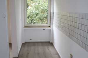 Zentrale Lage zwischen Stadtmitte und Frohnhausen! Modernisiert in 2006. – Frohnhauser Straße 118, 45144 Essen – Vorschaubild 5
