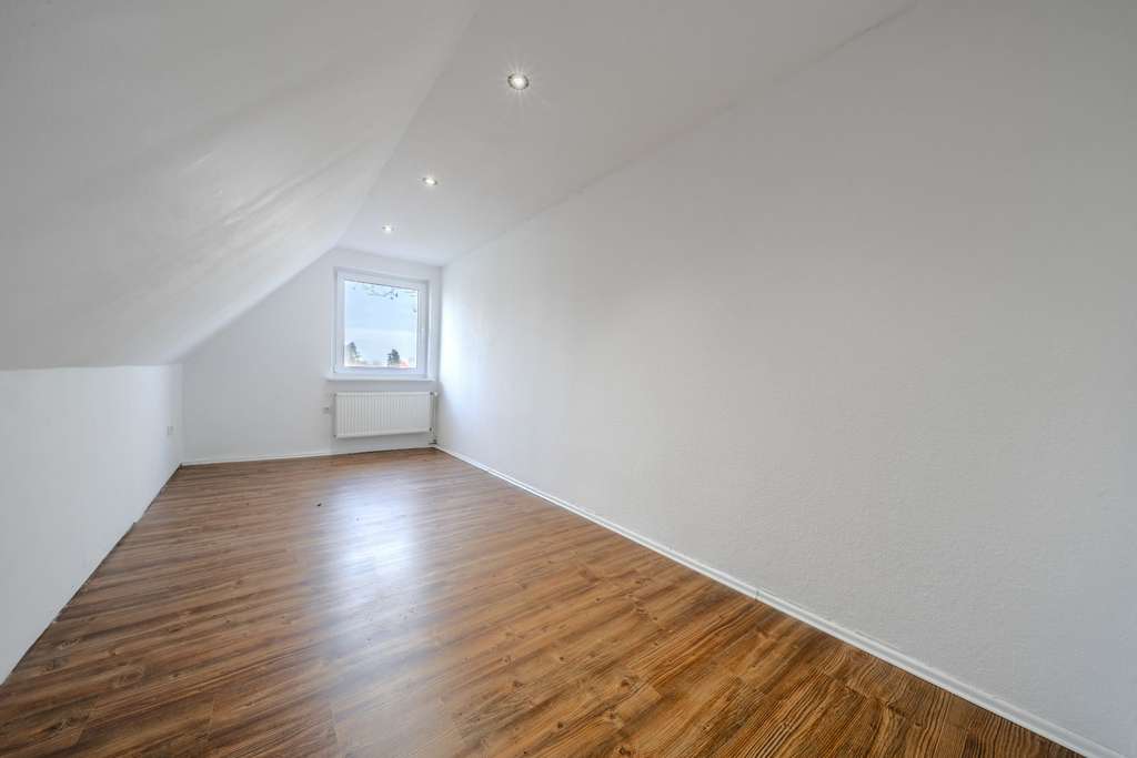 Immobilie in Osteel - Einfamilienhaus oder Ferienhaus an der Nordsee – Alleinlage mit 1.670 m² Grundstück - Bild 4