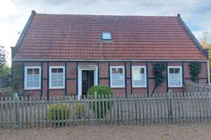 Freistehendes Kleinod mit Potential, Terrasse und Garten (800 m²) nur 7 Kilometer  vom Meer entfernt – Poststraße 68, 27639 Dorum – Vorschaubild 4