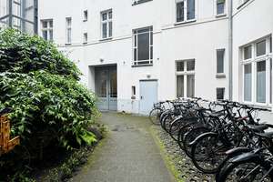 Ein Altbau, wie man ihn heute kaum noch findet: Stuck, Holzdielen & Balkon – Die vollständige Adresse der Immobilie erhältst du vom Anbieter., 10435 Prenzlauer Berg, Berlin – Vorschaubild 36