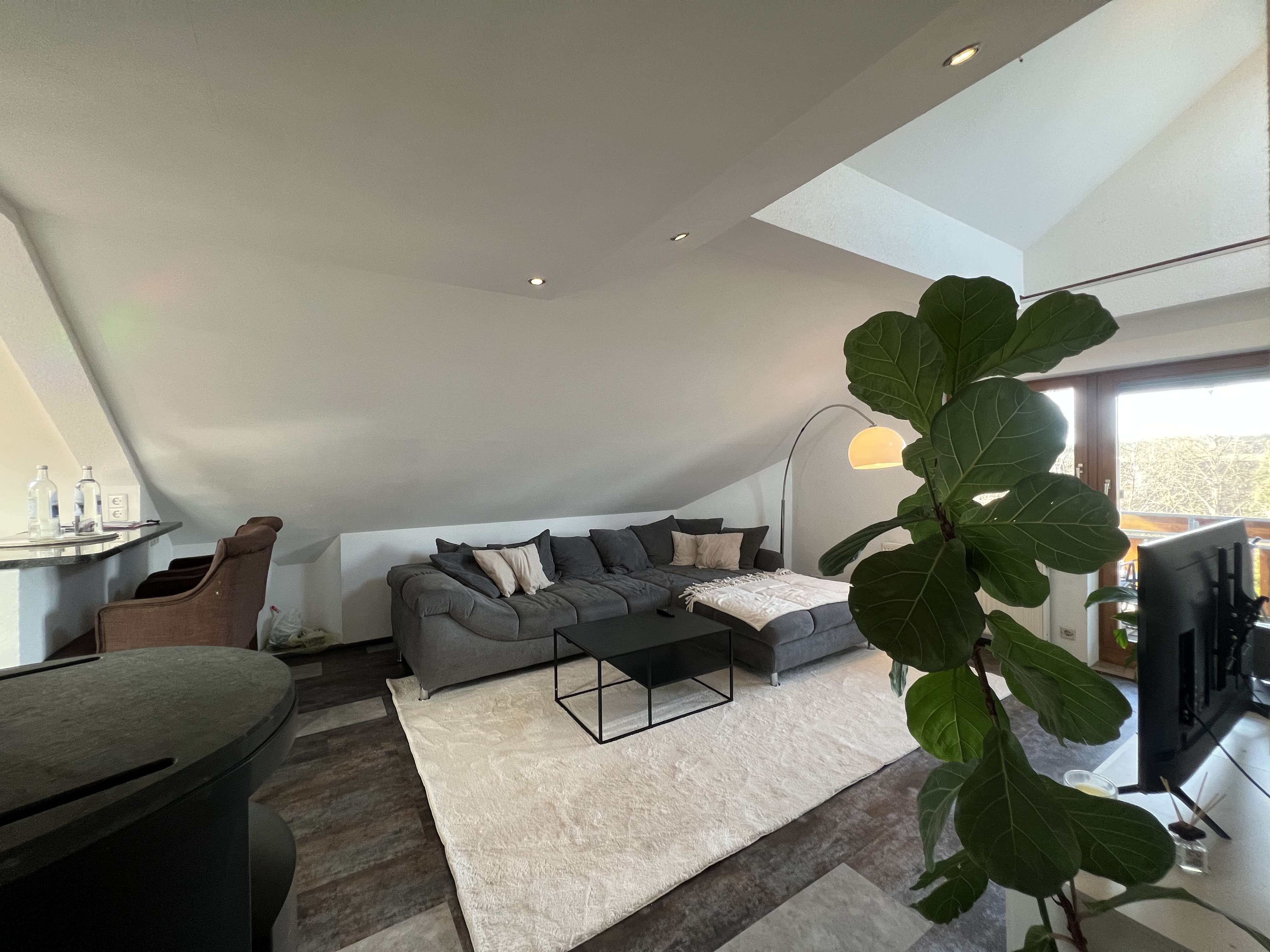 Immobilie in Dunningen - Familientraum in bevorzugter Wohnlage - Charmantes Zweifamilienhaus mit Einliegerwohnung - Bild 2