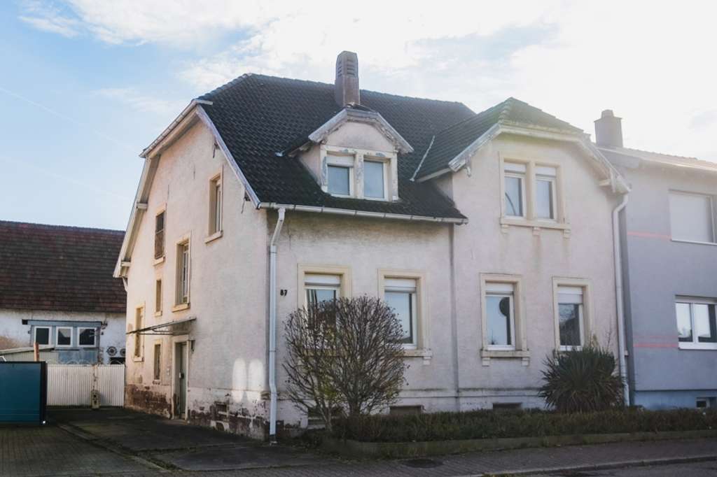 Immobilie in Bad Schönborn - Historische Villa mit Charakter – seltenes Liebhaberobjekt mit außergewöhnlichem Potenzial - Bild 0