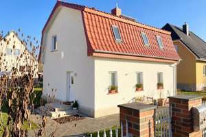 kleines Haus mit Ausbaupotential!