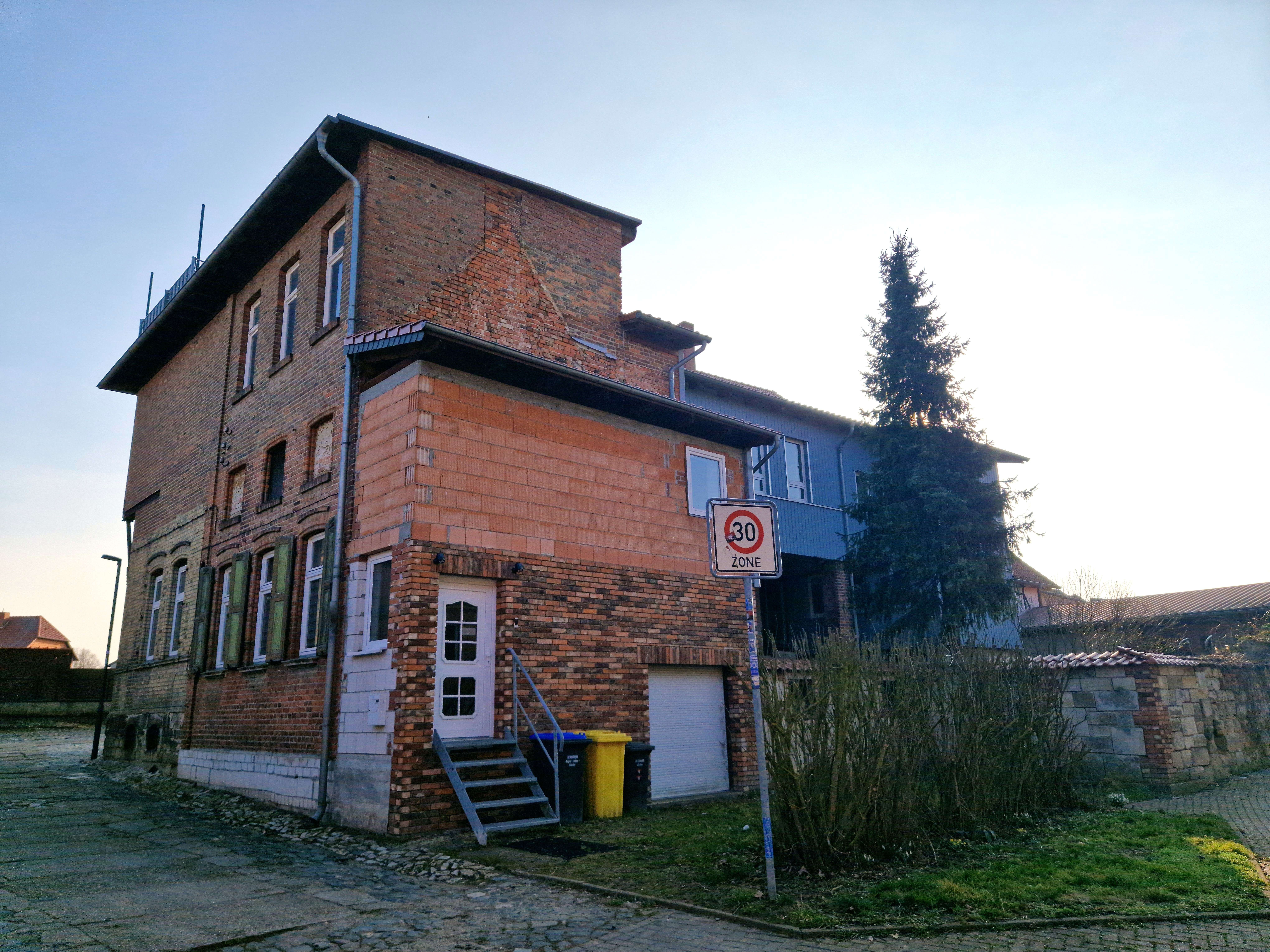 2 vermietete Wohneinheiten und eine ehem. Gaststätte mit Saal als Ausbaureserve in Eilsdorf / Huy, Harz Kreis – Bild 4