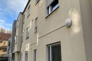 Freie Dachgeschosswohnung mit Dachterrasse, Klimaanlage & TG-Stellplatz