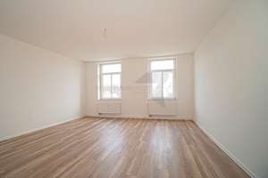 Helle 2-Zimmer-Wohnung mit Balkon, Tageslichtbad und TG-Stellplatz – Zwickauer Straße 70-72, 9112 Kapellenberg, Chemnitz – Vorschaubild 1