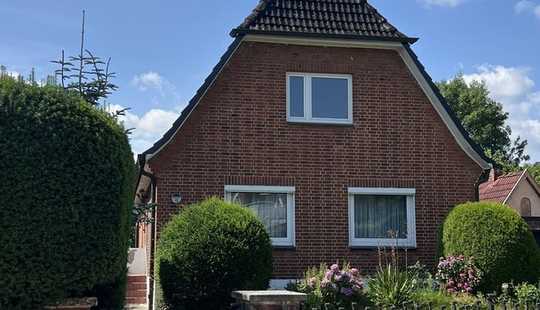 Bild von Sanierungsobjekt in Hamburg-Meiendorf - Gestalten Sie ihr Traumhaus für 2 Generationen