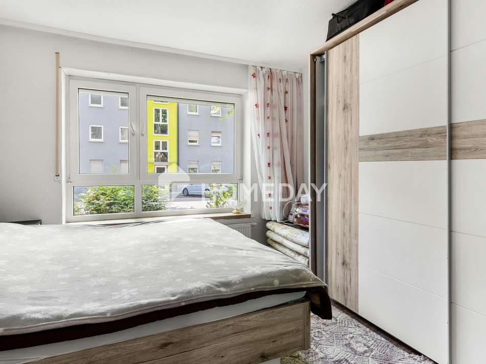 Schlafzimmer 1