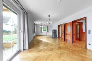 Traum-Garten mit Traumhaus - 182 m², 8 Zimmer auf 806 m² Grundstück zentral in Heubach – Die vollständige Adresse der Immobilie erhältst du vom Anbieter., 73540 Heubach – Vorschaubild 1