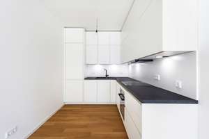 Kleinod | 2-Zi Gartenwohnung in Süd-Ost-Ausrichtung | EBK | Blick auf Parkfläche – Friedenauer Höhe 21, 12159 Friedenau, Berlin – Vorschaubild 11