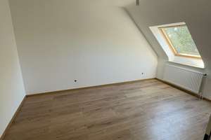 Helle und moderne Dachgeschloß-2-Zimmer Wohnung, 55 m², zentral gelegen auf der Altendorfer Straße – Altendorfer Straße 591, 45355 Schönebeck, Essen – Vorschaubild 4