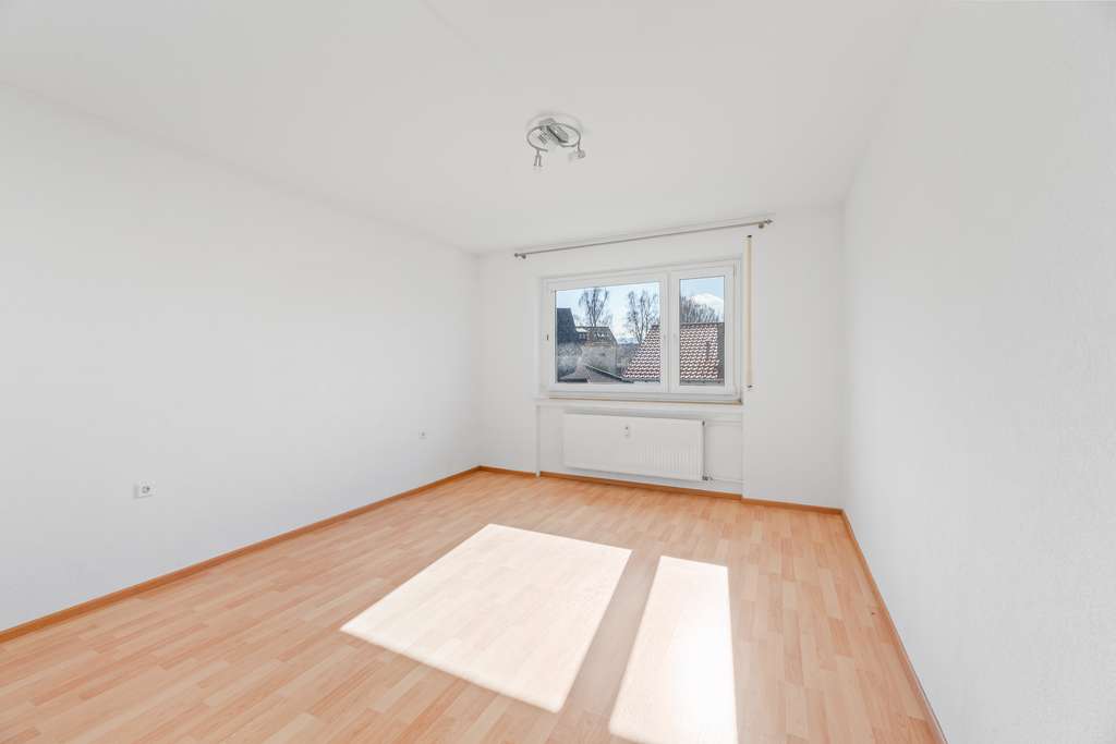 Immobilie in Riederich - Familienfreundliche 4-Zimmer-Wohnung mit Garten in Riederich - Bild 2