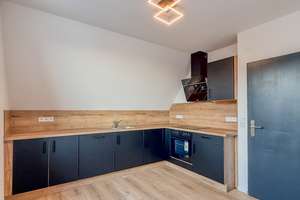 Erstbezug nach Sanierung / 3,5-Zimmer-Wohnung / EBK / Garage / Dachboden
