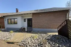 Großzügiges FH/Generationenhaus  mit Garten/2 Garagen und Stellplätze in 66740 Steinrausch – Saarlouis (Kreis) – Vorschaubild 1
