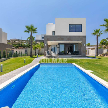 Diese elegante ebenerdige Villa zeichnet sich durch ihren Komfort und ihre funktionale Aufteilung au
