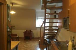 Exklusive, geräumige und gepflegte 1-Zimmer-Dachgeschosswohnung mit Einbauküche in Erlangen