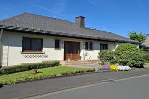 Geräumiges, günstiges und gepflegtes 8-Raum-Einfamilienhaus in Herborn – Zeisigweg 7, 35745 Lahn-Dill-Kreis – Vorschaubild 1