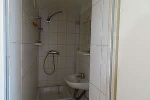 2-Zimmer Maisonette-Wohnung im 4. OG in Berlin-Friedrichshain, renovierungsbedürftig – Die vollständige Adresse der Immobilie erhältst du vom Anbieter., 10243 Friedrichshain, Berlin – Vorschaubild 3