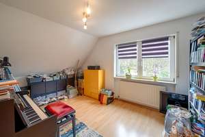 Grundsolides Mehrfamilienhaus in Oberkirch: 4 Wohneinheiten, großer Garten, 3 Balkone, 2 Garagen – Die vollständige Adresse der Immobilie erhältst du vom Anbieter., 77704 Oberkirch – Vorschaubild 37