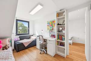 LENAU - Raumwunder mit fünf Schlafzimmern und sonnigem Familiengarten! – Die vollständige Adresse der Immobilie erhältst du vom Anbieter., 31139 Moritzberg / Bockfeld, Hildesheim – Vorschaubild 12