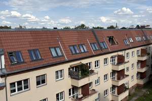 Wohntraum im Süden:  Lankwitz: 3-Zimmer-Dachgeschosswohnung mit Aufdachterrasse – Die vollständige Adresse der Immobilie erhältst du vom Anbieter., 12249 Lankwitz, Berlin – Vorschaubild 2