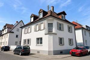 Mehrfamilienhaus mit Entwicklungspotenzial und perspektivischer Freistellung