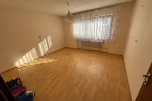Besonderes 2-3 Familienhaus mit Garten, 3  Garagen in ruhiger Lage mit besonderer Aussicht – Im Hungerbühl 10, 73529 Ostalbkreis – Vorschaubild 10