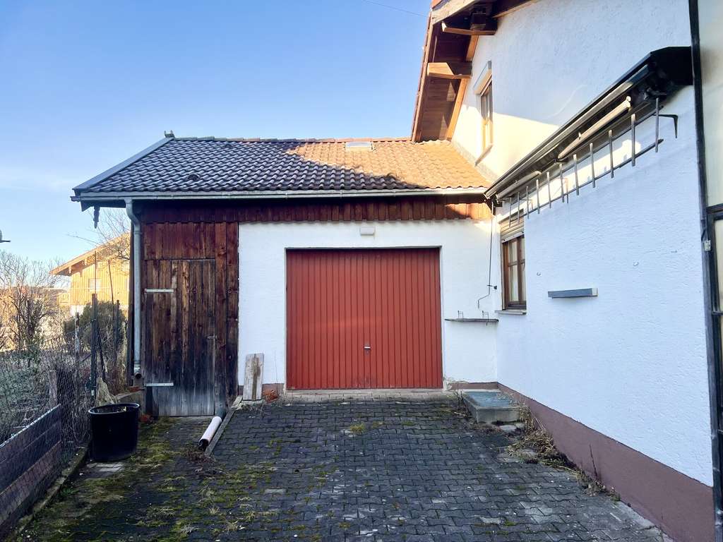 Immobilie in Dietramszell - Renovierungsbedürftiges Einfamilienhaus mit teilausgebautem Dachgeschoss - Bild 1