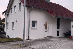 gepflegtes Einfamilienhaus mit 9 Zimmern und Garage in Schwaigern – Die vollständige Adresse der Immobilie erhältst du vom Anbieter., 74193 Schwaigern – Vorschaubild 1