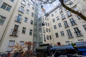 Deine Zweitwohnung? Studio Apartment mit Fahrstuhl im Dachgeschoss eines schönen Altbaus – Wühlischstraße 32, 10245 Friedrichshain, Berlin – Vorschaubild 16