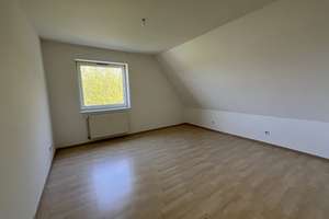 Renovierte 3-Zimmer-Wohnung - Jetzt einziehen und Wohlfühlen – Dowidat Siedlung 17, 42899 Stursberg, Remscheid – Vorschaubild 2