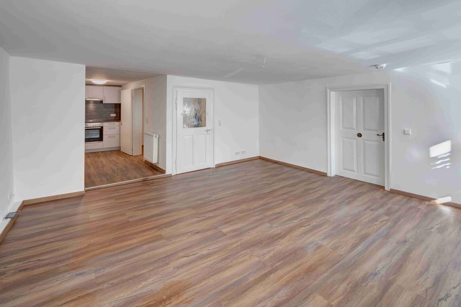 Immobilie in Dinkelsbühl - Denkmalgeschützes modernisiertes Mehrfamilienhaus mit Gewerbeeinheit *komplett vermietet* - Bild 1