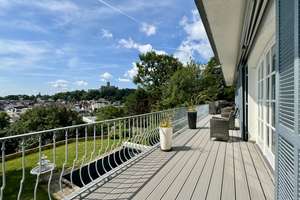 Wohnen vom Feinsten: Repräsentatives Anwesen mit viel Privatsphäre und großem Panorama – Die vollständige Adresse der Immobilie erhältst du vom Anbieter., 61462 Königstein im Taunus – Vorschaubild 1
