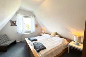 Abseits vom Trubel und doch zentrumsnah!
Beschauliches Nur-Dach-Haus mit Garten in Sackgassenlage – Aurich (Kreis) – Vorschaubild 19