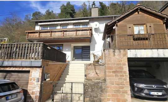 Ein- Zweifamilienhaus mit bester Aussicht in Lambrecht zwei Garagen