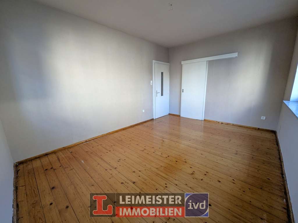 Immobilie in Hösbach - Sanierungsbedürftiges 2-FH mit großem Grundstück, Garagen und Entwicklungspotenzial in Hösbach - Bild 3