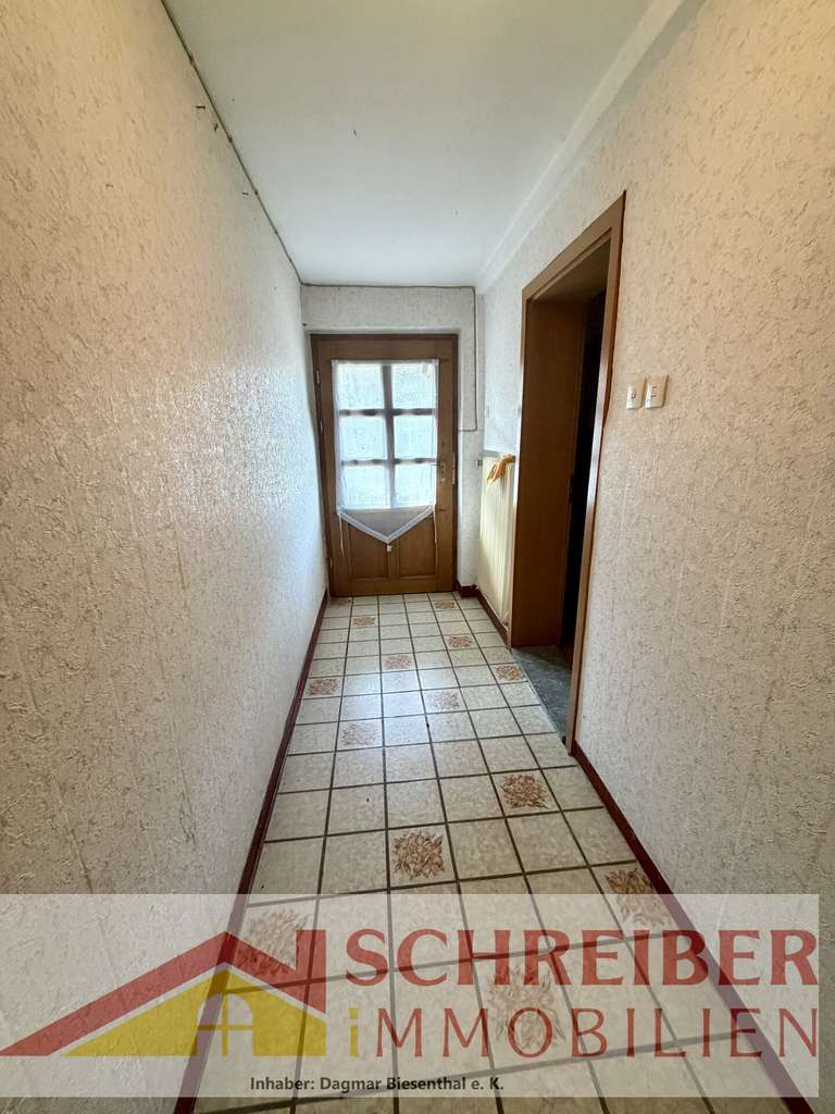 Immobilie in Breidenbach - Großes Anwesen mit 5 Garagen in Breidenbach-Wolzhausen zu verkaufen - Bild 2