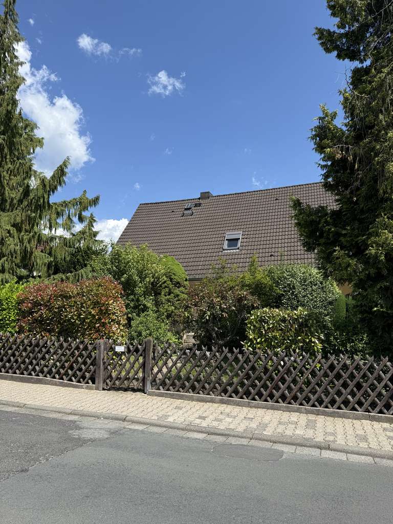 Immobilie in Friedrichsdorf - "ENTDECKE DIE MÖGLICHKEITEN !" Interessantes Fertighaus auf wunderschönem Eckgrundstück! - Bild 1