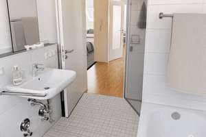 Neuwertige 3-Zimmer-Dachgeschosswohnung mit 2 Schlafzimmern, Balkon und Aufzug – Wachtelweg 29, 81927 Waldtrudering, München – Vorschaubild 14