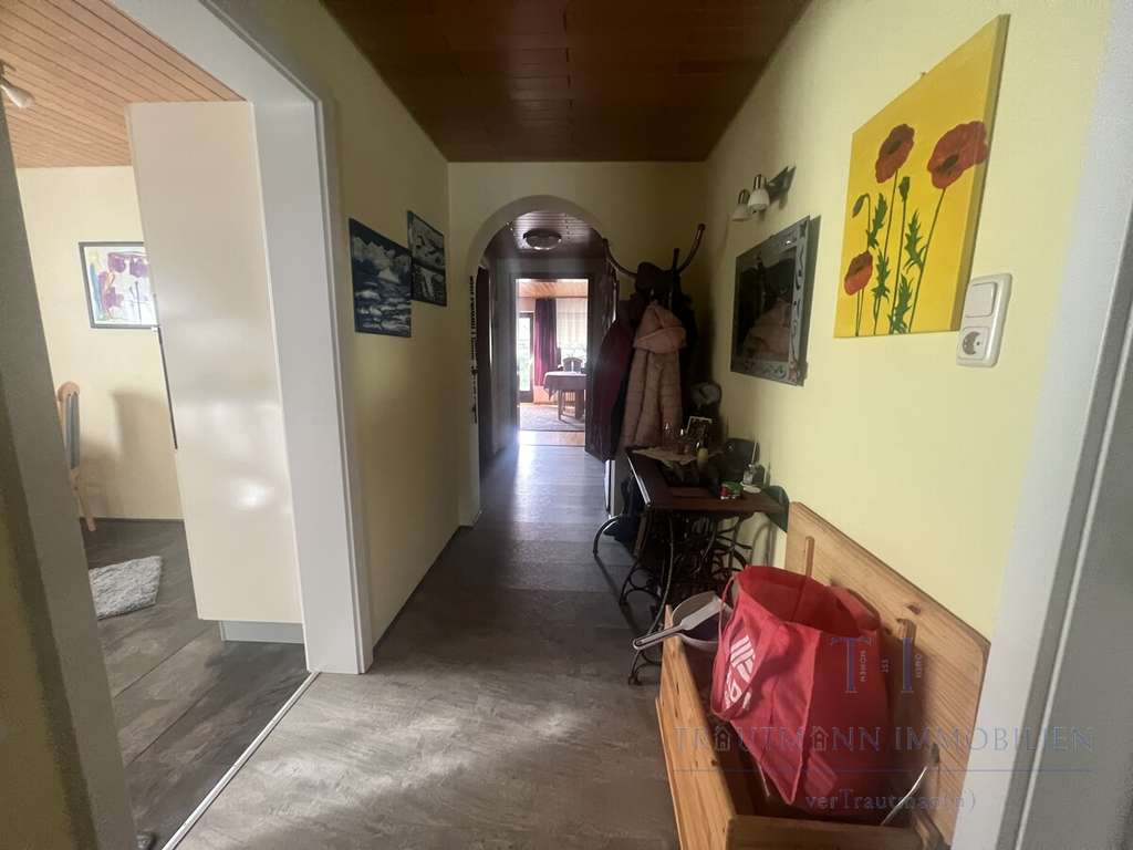 Immobilie in Oberkirch - Charmantes Zweifamilienhaus mit großzügigem Grundstück - Bild 3