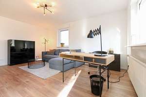Stilvoll möblierte 3-Zimmer-Wohnung mit großem Balkon in Bergen-Enkheim – 60388 Bergen-Enkheim, Frankfurt am Main – Vorschaubild 4