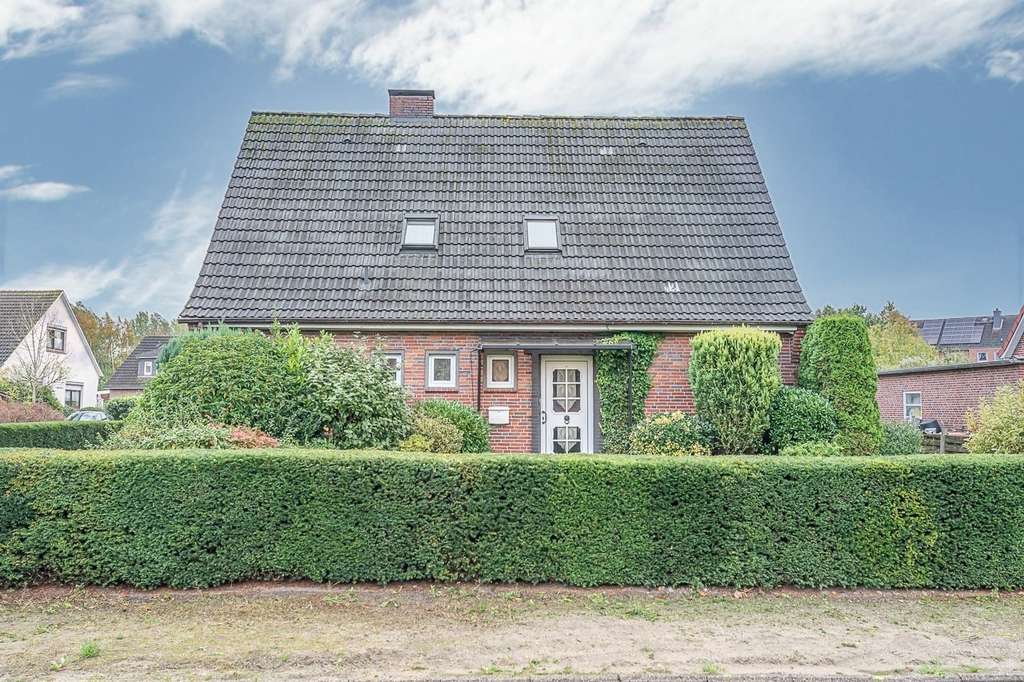 Immobilie in Sande - Wohnhaus mit viel Potential in bester Lage - Bild 2