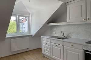 Helle 4-Zimmer-DG-Wohnung mit Einbauküche, Mü.-Giesing, auch für WG – Die vollständige Adresse der Immobilie erhältst du vom Anbieter., 81539 Obergiesing, München – Vorschaubild 2