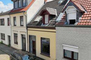 Renovierungsbedürftiges Reihenmittelhaus mit Terrasse – Die vollständige Adresse der Immobilie erhältst du vom Anbieter., 28217 Westend, Bremen – Vorschaubild 2