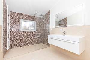 Modernisiertes DG-Highlight mit Terrasse in ruhiger Lage – sofort verfügbar! 3 Zimmer, 2 Bäder & EBK – Falkenhagener Straße 57, 13585 Spandau (Ortsteil), Berlin – Vorschaubild 6