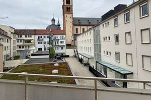 Helle 3 Zimmer Altbauwohnung mit Balkon in der historischen Würzburger Innenstadt