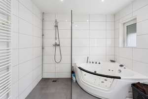 Bremen - Gröpelingen | Modernisiertes Reihenhaus mit riesigem Platzangebot und 2 Garagen – Die vollständige Adresse der Immobilie erhältst du vom Anbieter., 28237 Lindenhof, Bremen – Vorschaubild 13