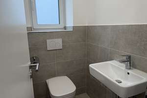 NEUBAU / Erstbezug: moderne 5-Zi.-Maisonette-ETW (GEG/KfW55) mit Terrasse + Garten  – Die vollständige Adresse der Immobilie erhältst du vom Anbieter., 22455 Niendorf, Hamburg – Vorschaubild 9