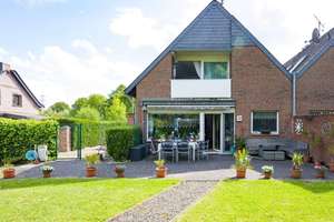 KR-Hüls: tolles 2FH mit schönem Garten, Keller und Garage