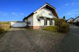Kirchberg | 185 m² Wfl. | 148 m² Nutzfl. | 737 m² Grundstück | Doppelgarage – Die vollständige Adresse der Immobilie erhältst du vom Anbieter., 55481 Kirchberg (Hunsrück) – Vorschaubild 1